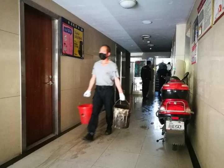 杭州小區住戶樓道內燒紙錢 熏死樓上九旬老太 3 杭州小區住戶樓道內燒紙錢 熏死樓上九旬老太
