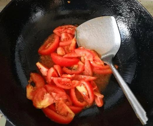 為什麼你做得西紅柿雞蛋湯不好喝？看看飯店大廚怎麼做番茄雞蛋湯