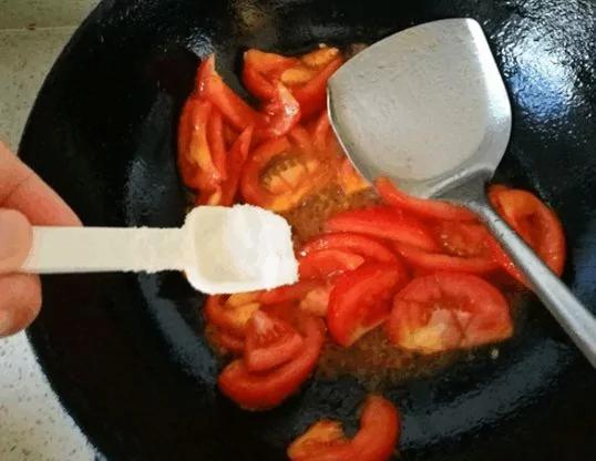 為什麼你做得西紅柿雞蛋湯不好喝？看看飯店大廚怎麼做番茄雞蛋湯