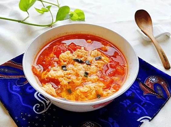 為什麼你做得西紅柿雞蛋湯不好喝？看看飯店大廚怎麼做番茄雞蛋湯