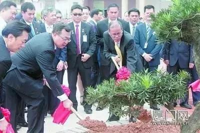 這國總理通過論文找到失散百年中國親人