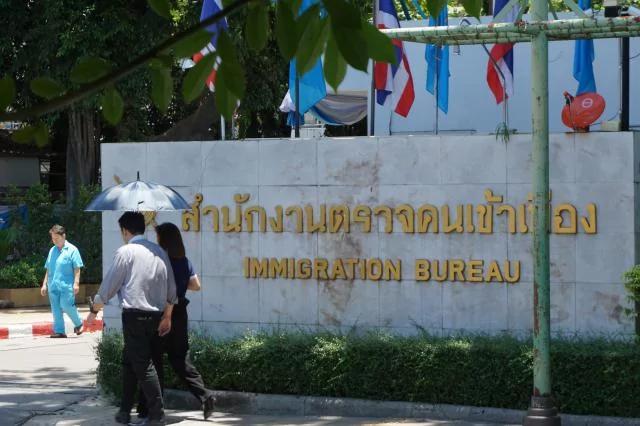 泰國大皇宮每天200多人三退 中共恐懼再施壓抓捕 上次被抓5人前途未卜