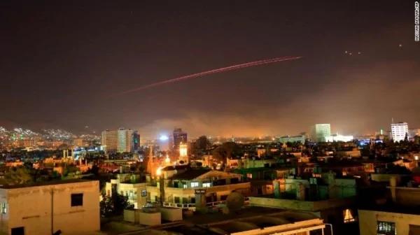 美英法聯手出擊 敘利亞遭轟炸影像曝光！已成火海