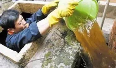 女子刷牙水龍頭裡流出恐怖東西 家人被這一幕驚呆