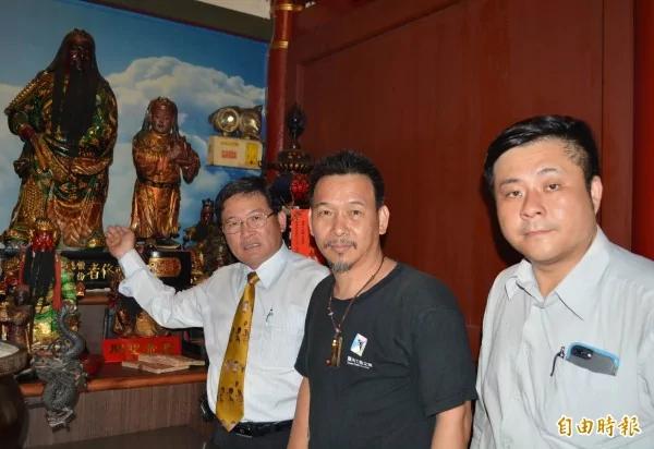 台媒:神跡?雕刻師證實 關聖帝君神像鬍鬚多長23公分 3 台媒:神跡?雕刻師證實 關聖帝君神像鬍鬚多長23公分