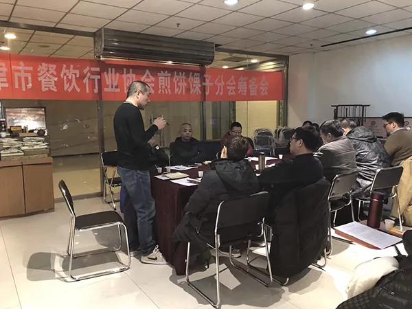天津煎餅餜子協會稱"五一"出標準 以後會統一包裝