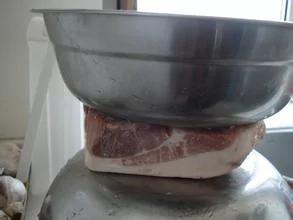 從冰箱拿出的凍肉怎樣才能快速解凍？