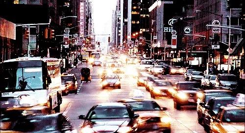 90％以上的司機開車時都會做這5個「致命動作」