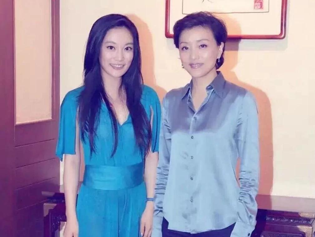 中共兩會翻白眼事件 兩個女記者近況曝光 4 中共兩會翻白眼事件 兩個女記者近況曝光