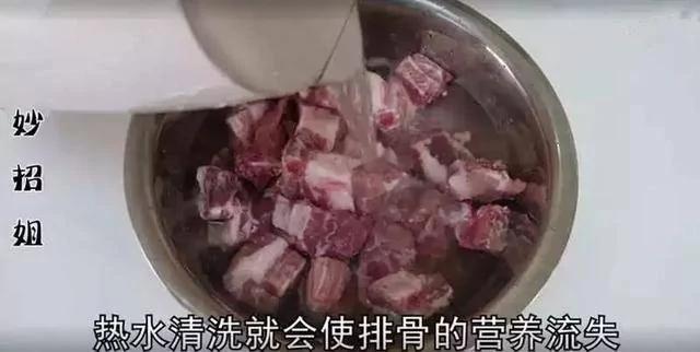清洗排骨最正確的方法 1分鐘髒東西全跑出來!這樣煮的排骨會更香 5 清洗排骨最正確的方法 1分鐘髒東西全跑出來!這樣煮的排骨會更香