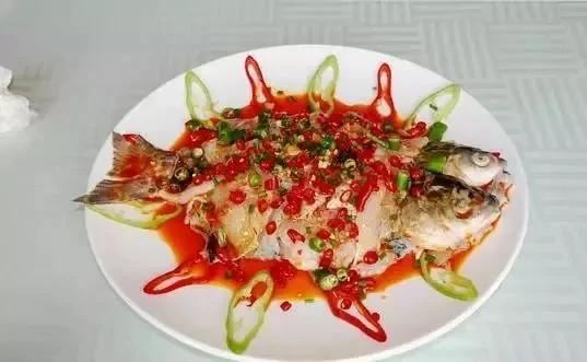 燉魚時加了這個 美味得讓鄰居都點贊！居然沒一點腥味