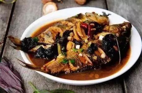 燉魚時加了這個 美味得讓鄰居都點贊！居然沒一點腥味