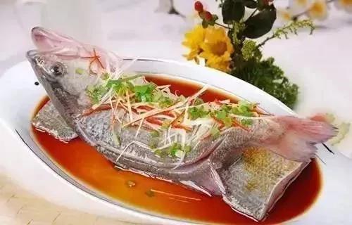 燉魚時加了這個 美味得讓鄰居都點贊！居然沒一點腥味