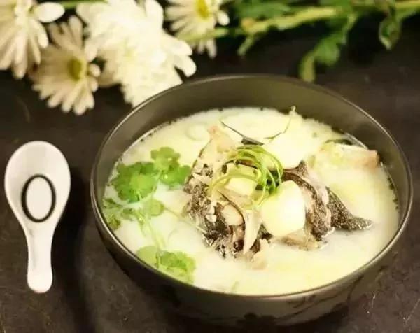 燉魚時加了這個 美味得讓鄰居都點贊！居然沒一點腥味