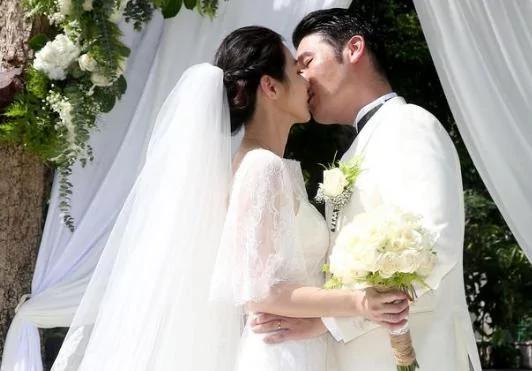 漂亮妻子不孕我把她趕出家門 2年後她抱著倆孩子砸了我的婚禮! 3 漂亮妻子不孕我把她趕出家門 2年後她抱著倆孩子砸了我的婚禮!