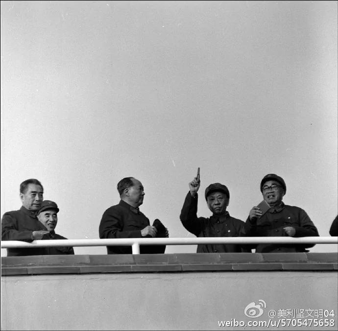 【揭秘】從美女服務員集體的一個動作看中國的精工精神——不到四個月毛澤東再覓新歡 上海文革 共產主義烏托邦