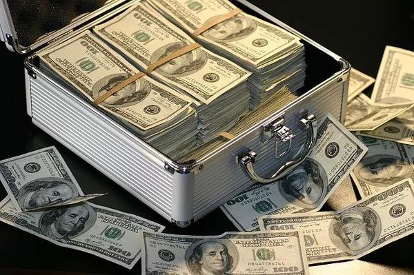 積極和消極的人的思維圖表對比 對金錢、對人生的差距在哪裡？