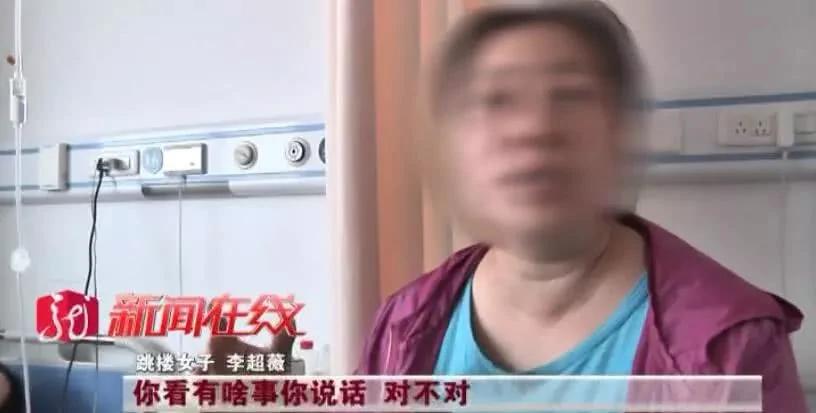 女子凌晨撒酒瘋猛砸鄰居門 嚇得鄰居跳了樓！