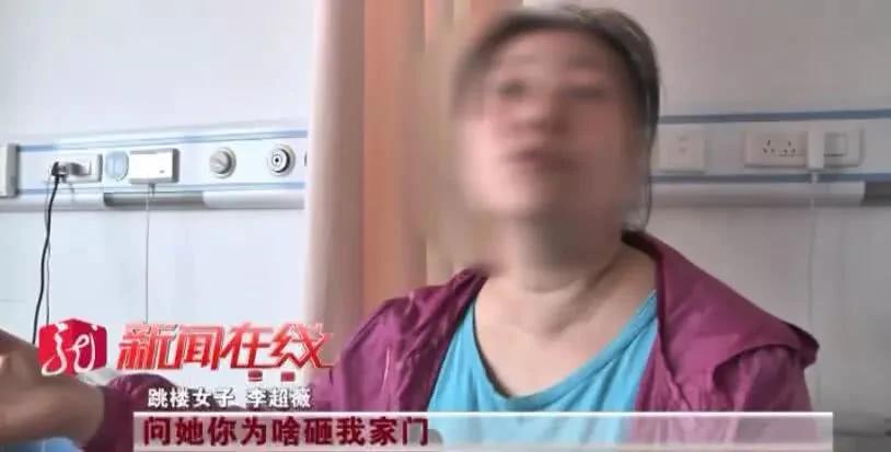 女子凌晨撒酒瘋猛砸鄰居門 嚇得鄰居跳了樓！