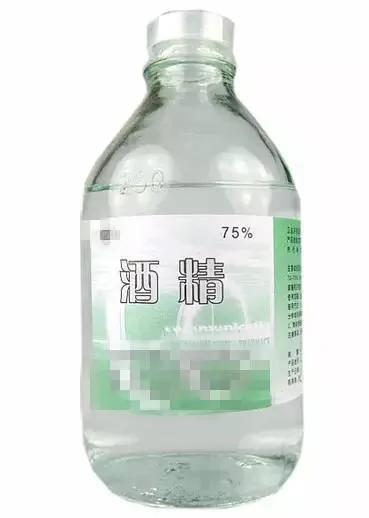 她把5角錢的硬幣放鞋裡 第二天全家驚呆了！