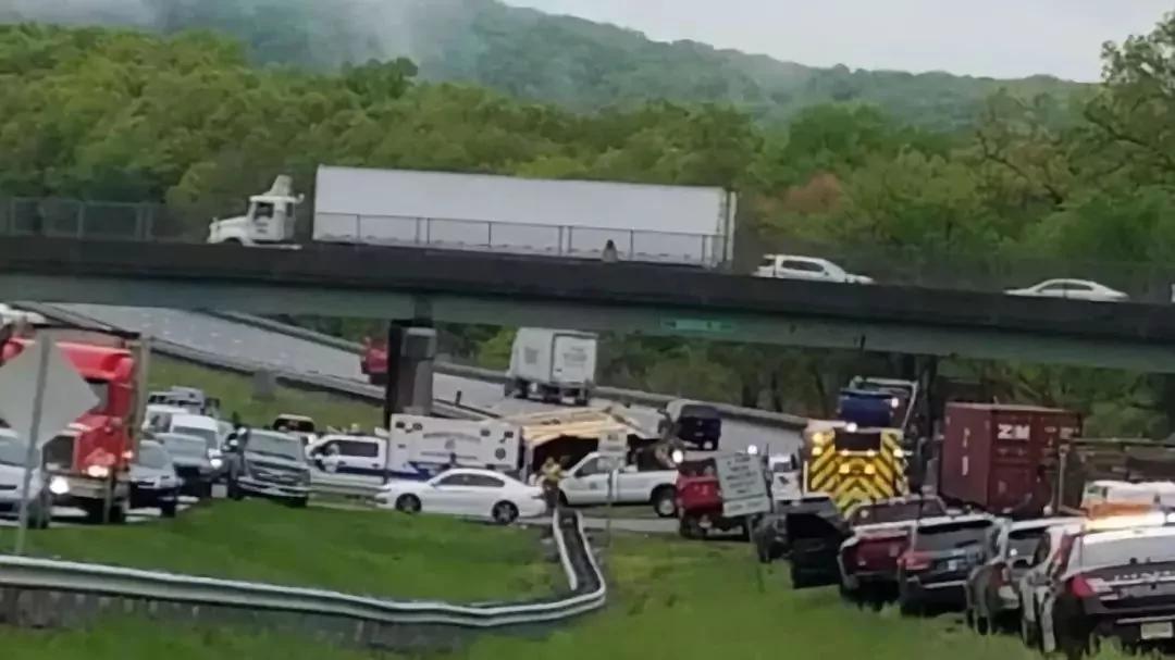 新澤西州嚴重車禍 校車重型卡車迎頭相撞