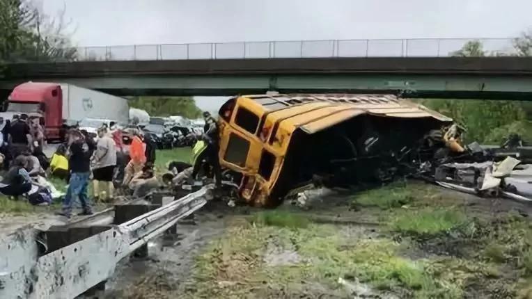 新澤西州嚴重車禍 校車重型卡車迎頭相撞