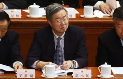 Gabriel Investments合夥人瓦格表示，中国当前经济状况很像2008年的美国，私人债务飙升，恐引爆金融危机。图为中国人民银行总裁周小川。（彭博）