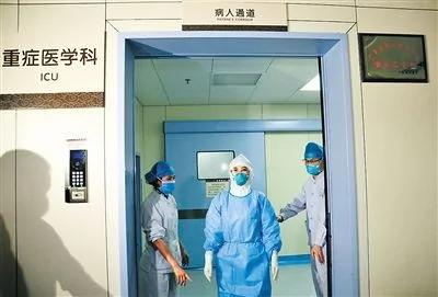 重症ICU门外