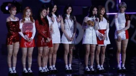 TWICE以《Cheer Up》夺得“最佳年度歌曲”。