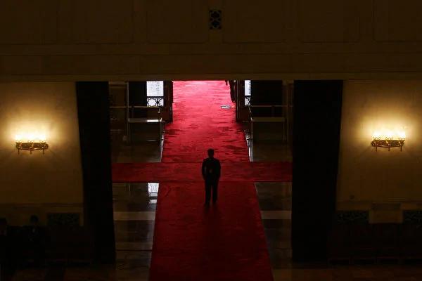 2001年加入世贸组织后，中国的经济得以快速发展。中共却骗中国人说，这是西方对贫穷国家的“掠夺”，是对中国廉价劳工的“剥削”。川普（特朗普）上台后，中共马上换了套说法。（Getty Images）