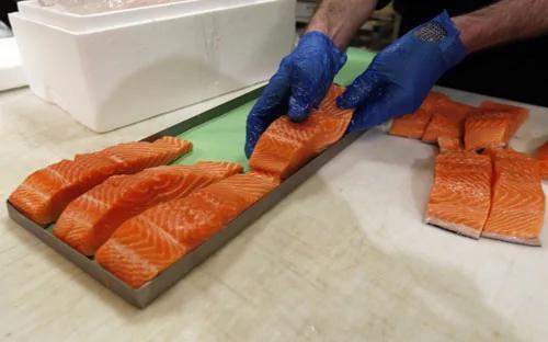 鲑鱼(salmon)含有丰富的omega-3。（美联社）