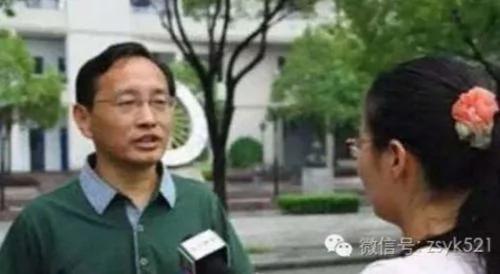 老师牛气回答记者提问(网络图片)