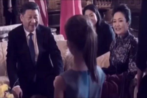 中国大陆国家主席习近平与美国总统川普首度会面期间,伊万卡与夫婿库什纳的女儿阿拉贝拉和儿子约瑟夫演唱中文歌曲并背诵〝三字经〞和唐诗。(Ivanka Trump脸书)