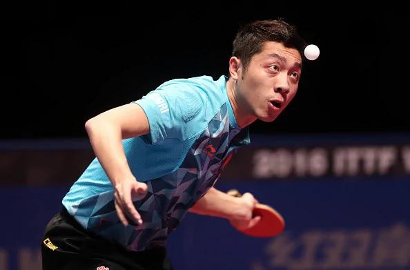 中国乒乓球选手许昕在2016年世界巡回赛的比赛中。( KARIM JAAFAR/AFP/Getty Images)