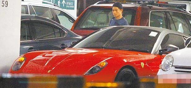 郭富城在车库取车