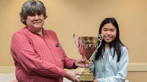 麻州13岁女孩叶诗雯(CarissaYip)赢得“国际象棋大师”头衔(图片来自:wachusettchess.org)