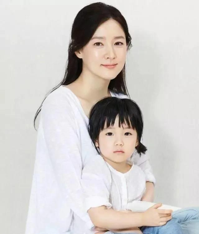 韩国明星生孩子了，谁没整容一目了然