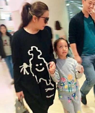赵薇与女儿小四月