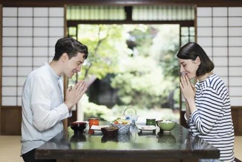 日本人饭前一句话,真实内涵不一般。