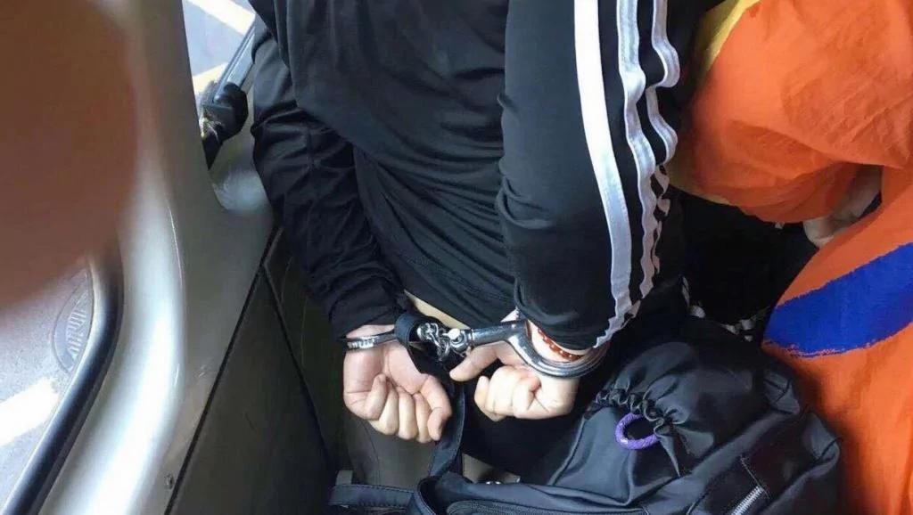 中共警察毆打討薪女教師 引發公憤 遭網路聲討 4 中共警察毆打討薪女教師 引發公憤 遭網路聲討