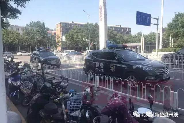 突發！北京特警持槍突襲北京通州萬達 帶走百餘人 圖集