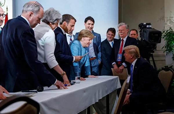 川普獨戰G7首腦 照片爆紅 刷屏全世界