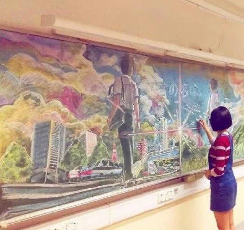 天才學生用「粉筆」畫出動漫巨作 驚艷全場