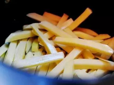 炒土豆絲出鍋前加這個 好吃到翻倍~